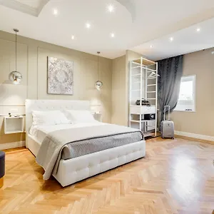 Mellini Palace By Premium Collection Guest house